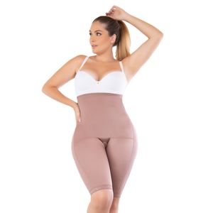 Panty moldeador hasta la rodilla con control medio y realce de glúteos